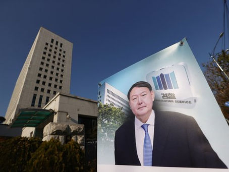 "변호 맡겠다" 자원한 후배 10명…尹 늦어도 내일 선임 가능성