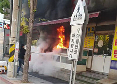 출근길 상가 화재 보고… 나홀로 불길 뛰어든 소방관