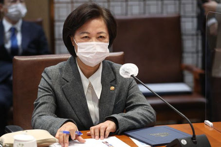 나도 커밍아웃’ 검사 200여명 반발에 추미애 “불편한 진실 이어져야”