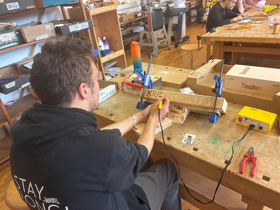 Kräuterprojekt mit Herz: BVJ-Schüler:innen unterstützen die Notschlafstelle Linz