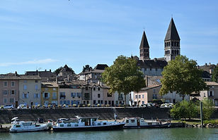 ville de tournus marché aux alentours de Vers 71
