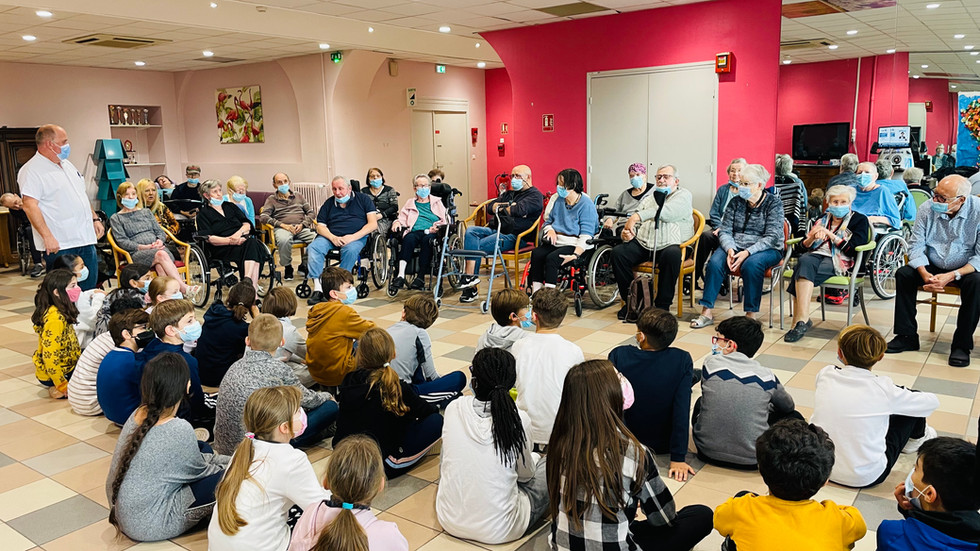 Rencontre intergénérationnelle Ecole privée Jeanne Darc Mâcon 71