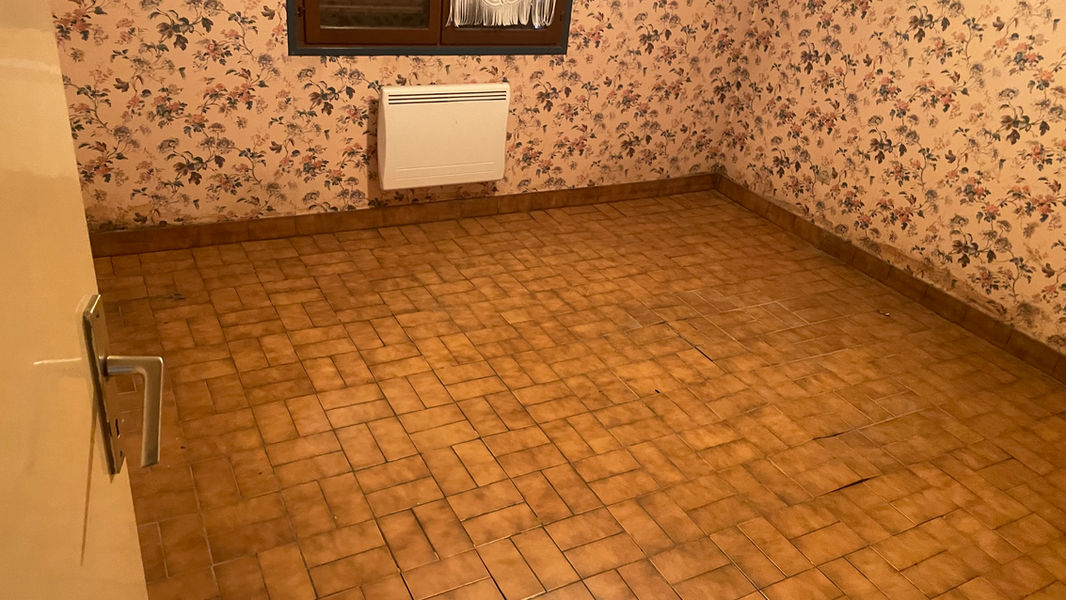 après débarras vide maison nettoyage garage et extérieur chantier réalisé par professionnel du débarras et vide maison à Montchanin