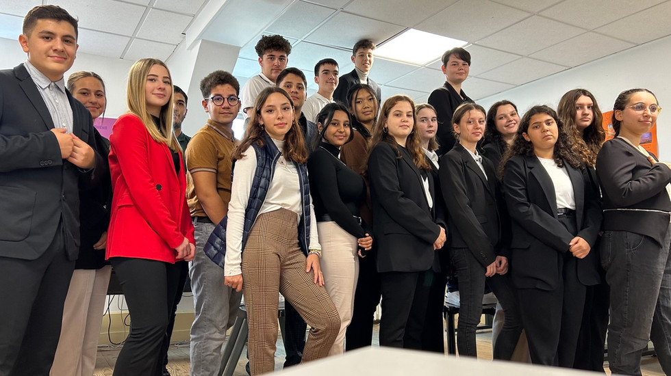 Tenue professionnelle en 2 MRC (Métiers Relation client) Lycée Saint Lazare Autun 71.