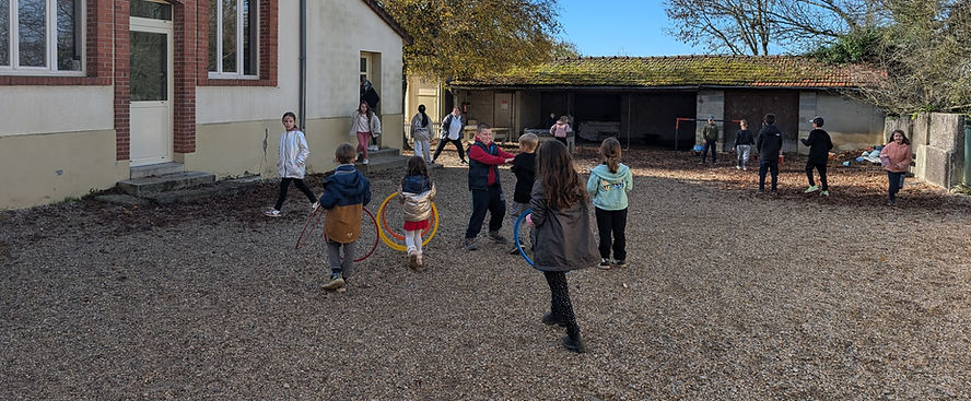 cour recreation ecole privee maternelle primaire lorieux pierre de bresse 71