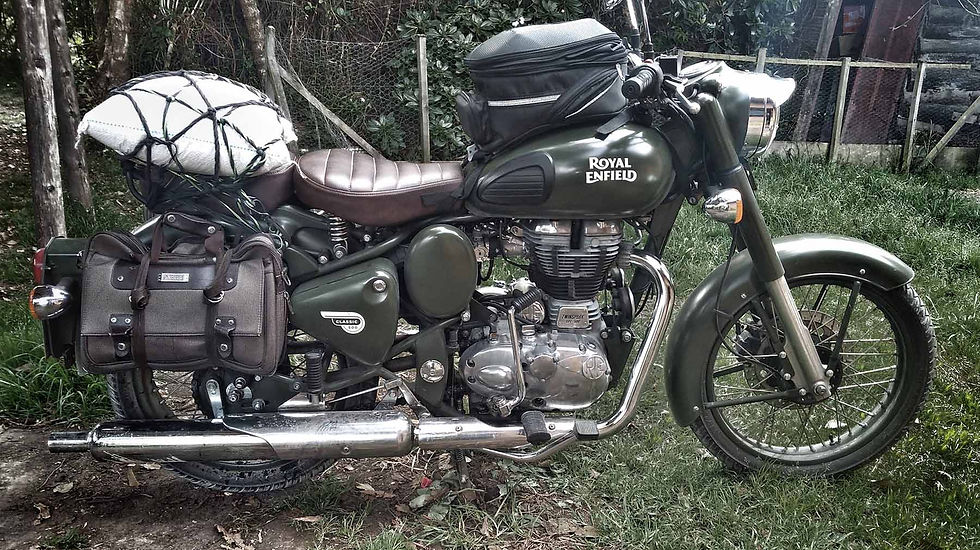 A photograph of a motocycle. Submission by Julián Yunda Yepes..