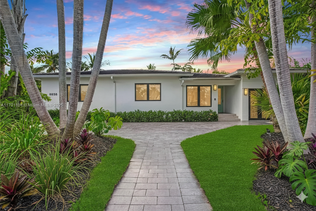 exterior painting Miami residential stucco smooth finish