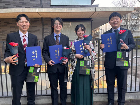 学位授与式にて、川根研から4名が卒業しました。