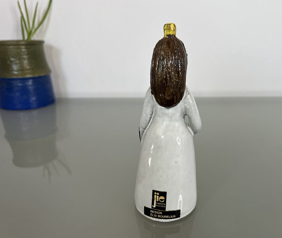 サムネイル： Elsi Bourelius Flower Girl in White Dress from Jie