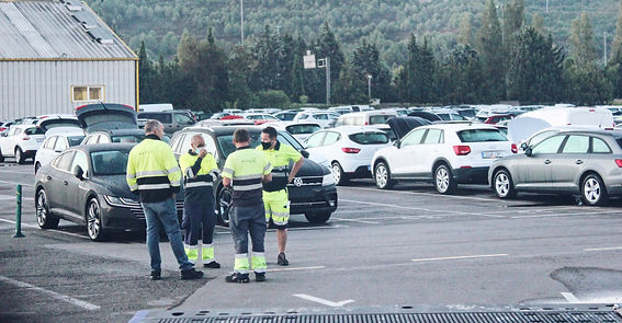 El equipo de Marlai se reune para hablar del reparto de coches diario.