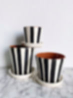 planters in black