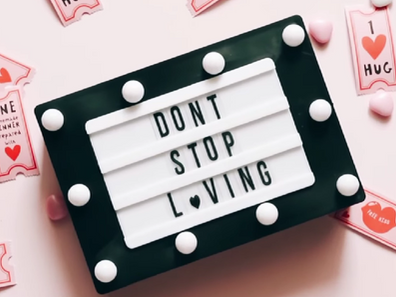 Este 14 de febrero celebarmos de diferentes maneras, desde dedicar canciones hasta regalar detalles románticos. Aqui te dejamos algunos datos de cómo los mexicanos celebran esta fecha tan especial.❤️