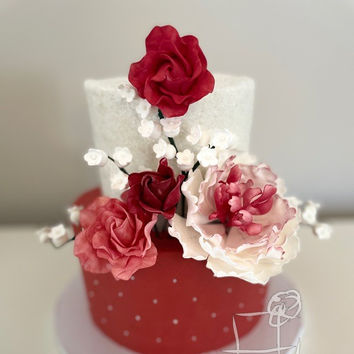 gâteau rouge et blanc