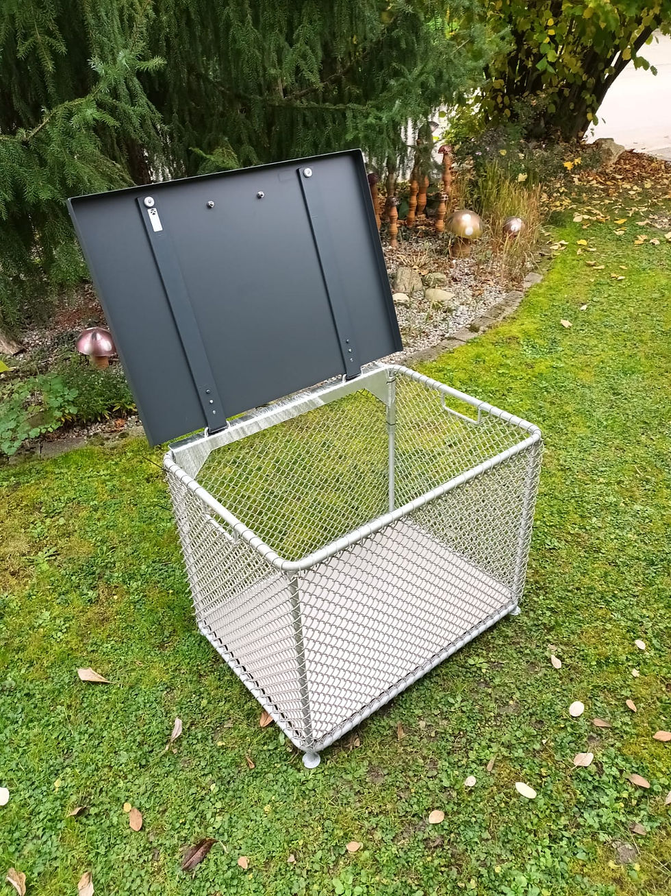 Abfallkorb mit Deckel