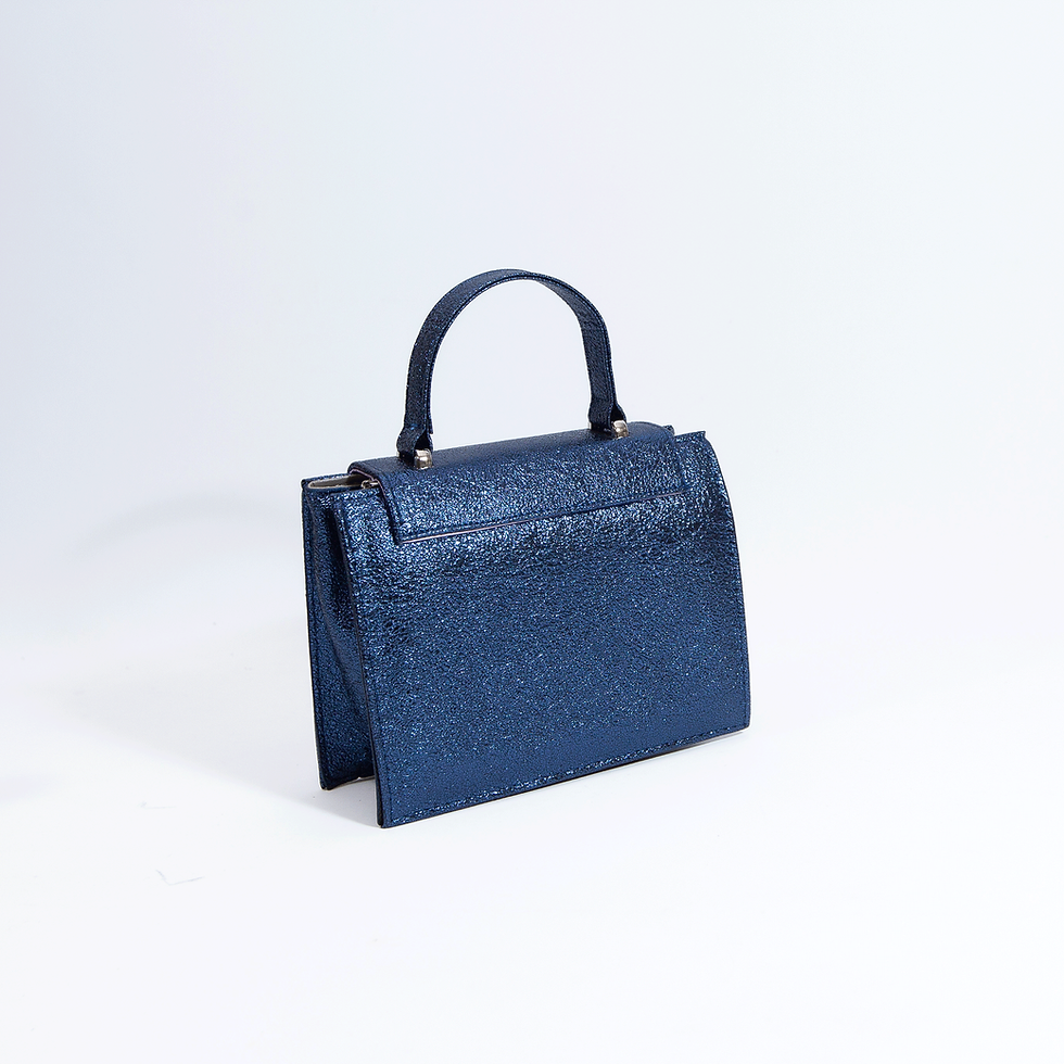 Küçük resim: SOFIA NAVY BAG - LACİVERT PARLAK KALPLİ ÇANTA