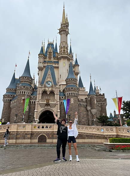 Dar & LK Disney Land Photo.HEIC