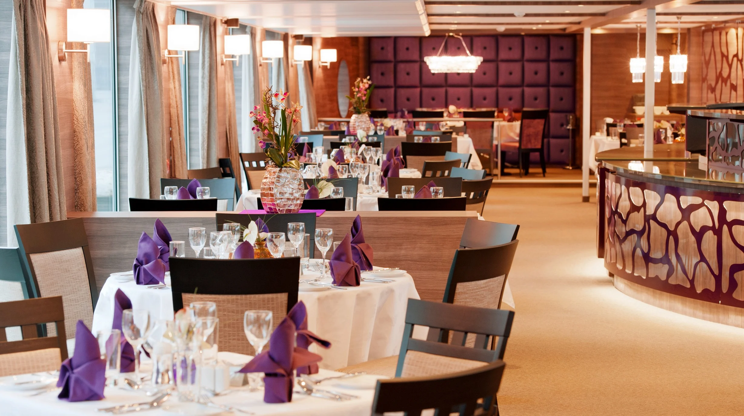 Amadeus Silver II restaurant (2).webp