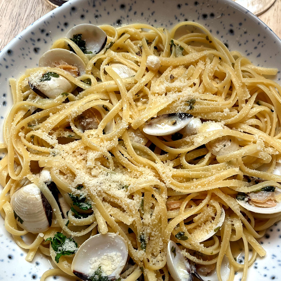 The Fisherman's Arms in Plymouth serves. a large bowl of linguine alle vongole.