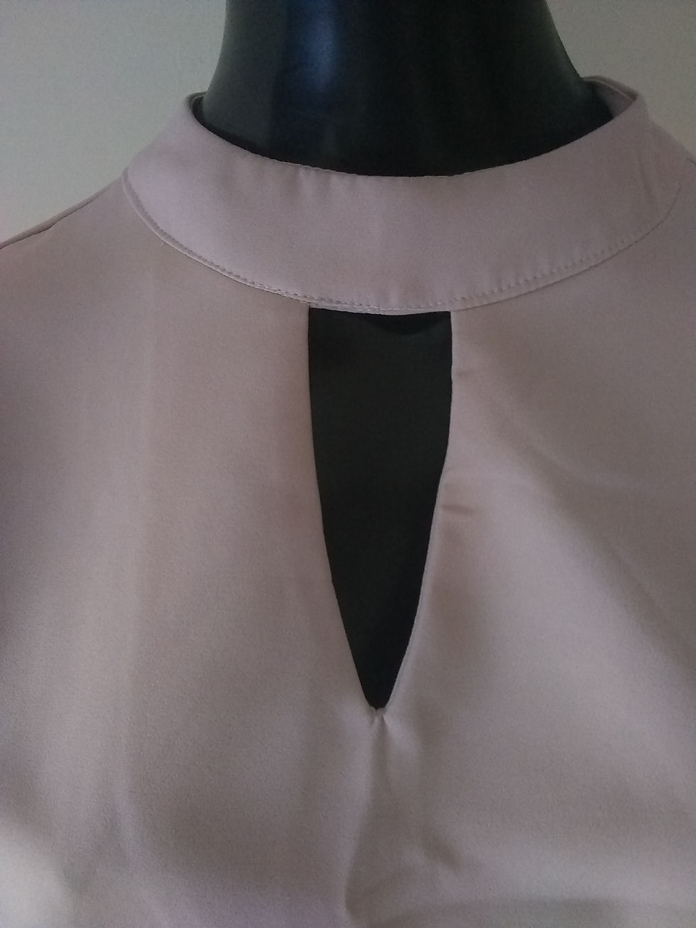 Miniatura: Blusa de manga com renda e decotada V