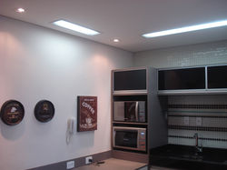 Rebaixamento de  teto com iluminação embutida