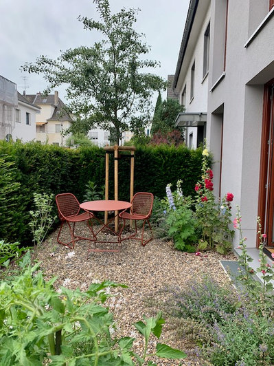Moderne Gartenarchitektur, Vorgarten in Südlage, Fermob, Gartenideen Köln