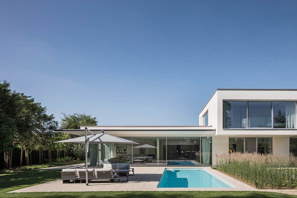 moderner Pool, elegantes Gartendesign, Gartenplanung, Gartenideen