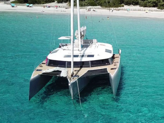 Presentamos nuestra última incorporación a la flota: El trimarán Neel 51