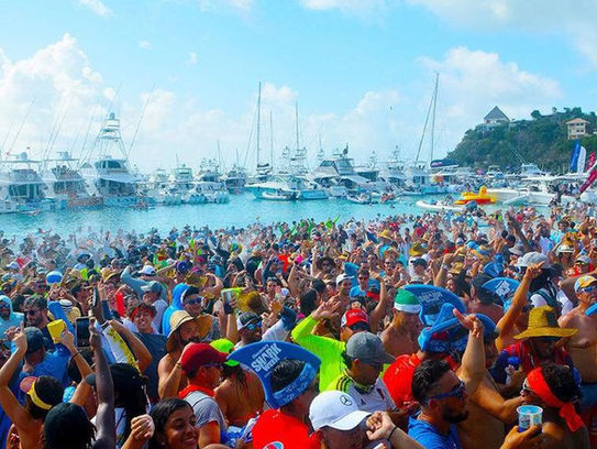 „Weihnachten im Juli“: Yachtcharter auf den BVIs im Gegensatz zu San Blas