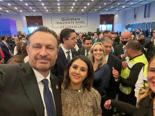 La directora de nuestro colegio asistió como invitada al Primer Informe de Gobierno de Mauricio Kuri