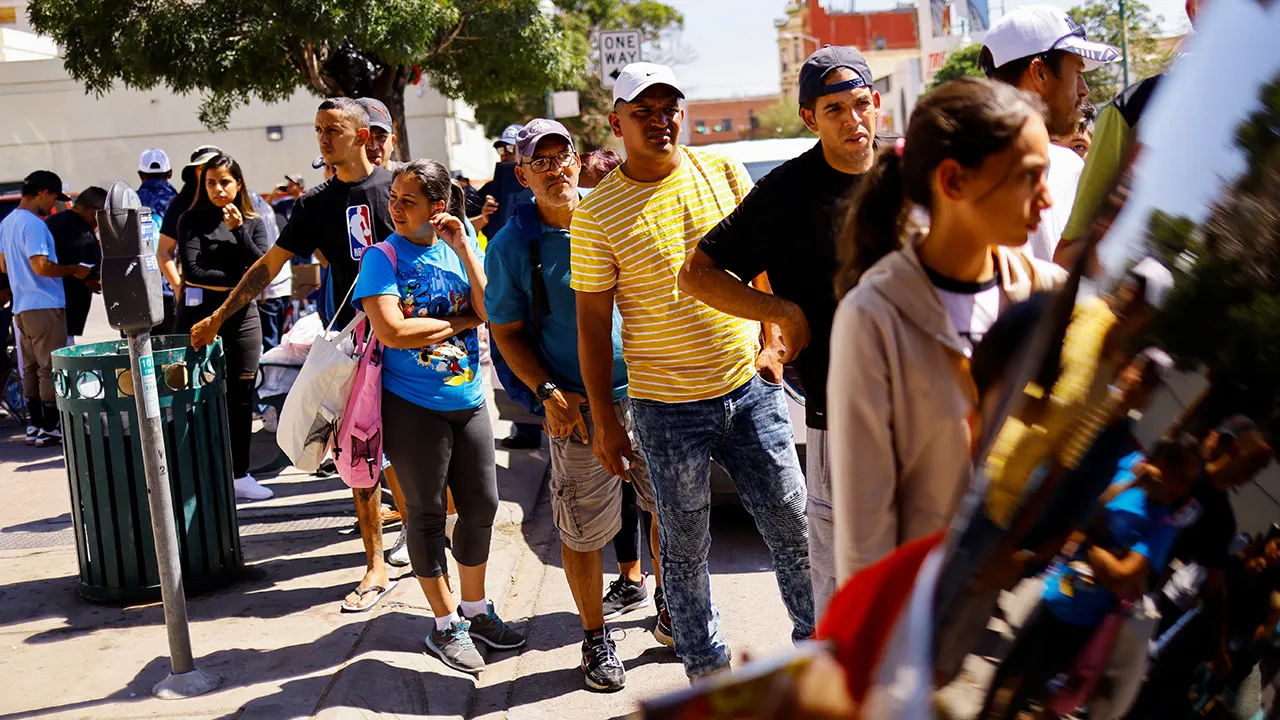 El-Paso-migrant.webp