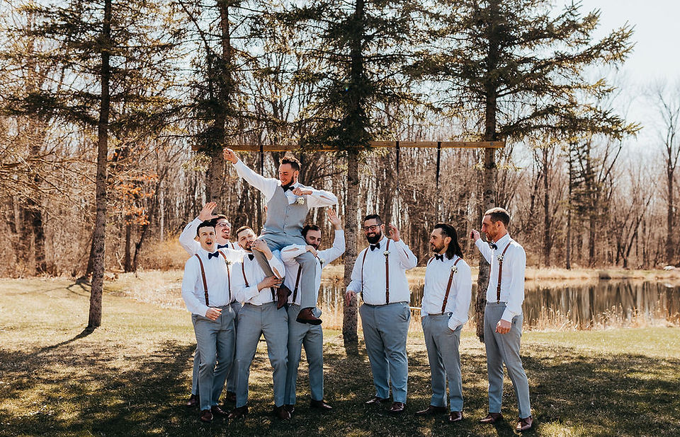 bridal party at wedding venues near me-bridal party at barn wedding venues near me