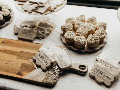 desserts at wedding chapels in Michigan-desserts at wedding venues in Michigan-desserts at michigan wedding venues-desserts at wedding venues near me-desserts at celestial farms wedding venue-desserts at a detroit wedding venue