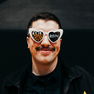 tiktok trend with a michigan wedding venue-tiktok wedding trends with sunglasses