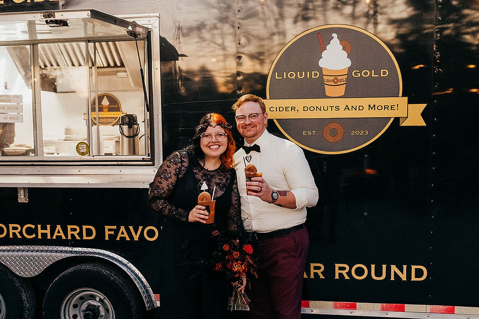 food trucks at affordable wedding venues near me-celestial farms wedding venue-barn wedding venues-wedding chapels near me in clio michigan-detroit michigan wedding venues with wedding photography