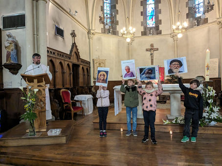 Célébration de Pâques à l'église de Rothéneuf