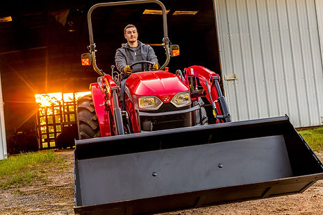 guy-on-massey-ferguson-2800-e-loader