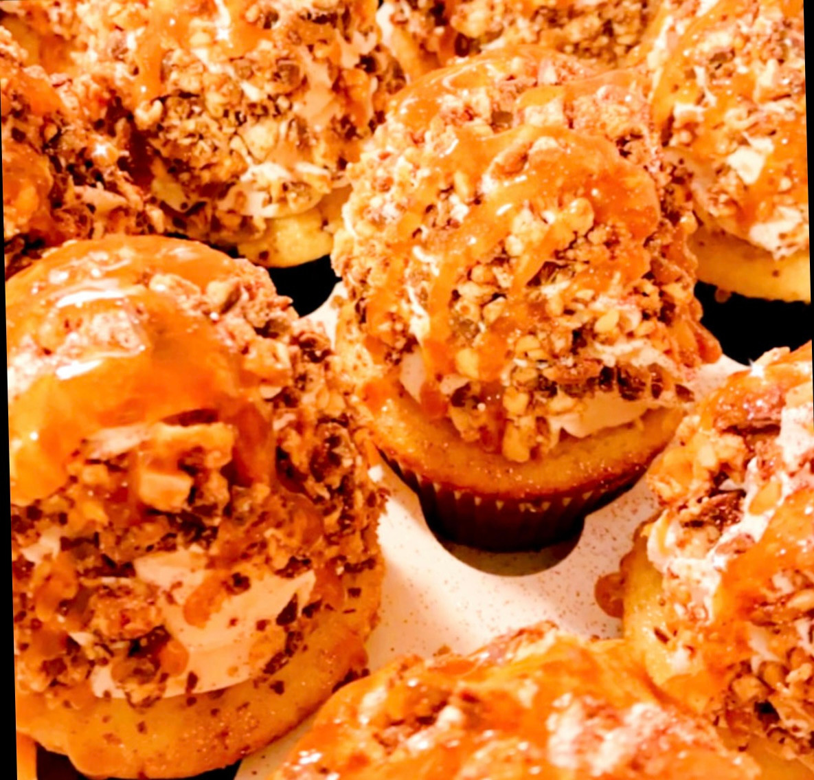 Chocolate or Vanilla Snickers Cupcakes