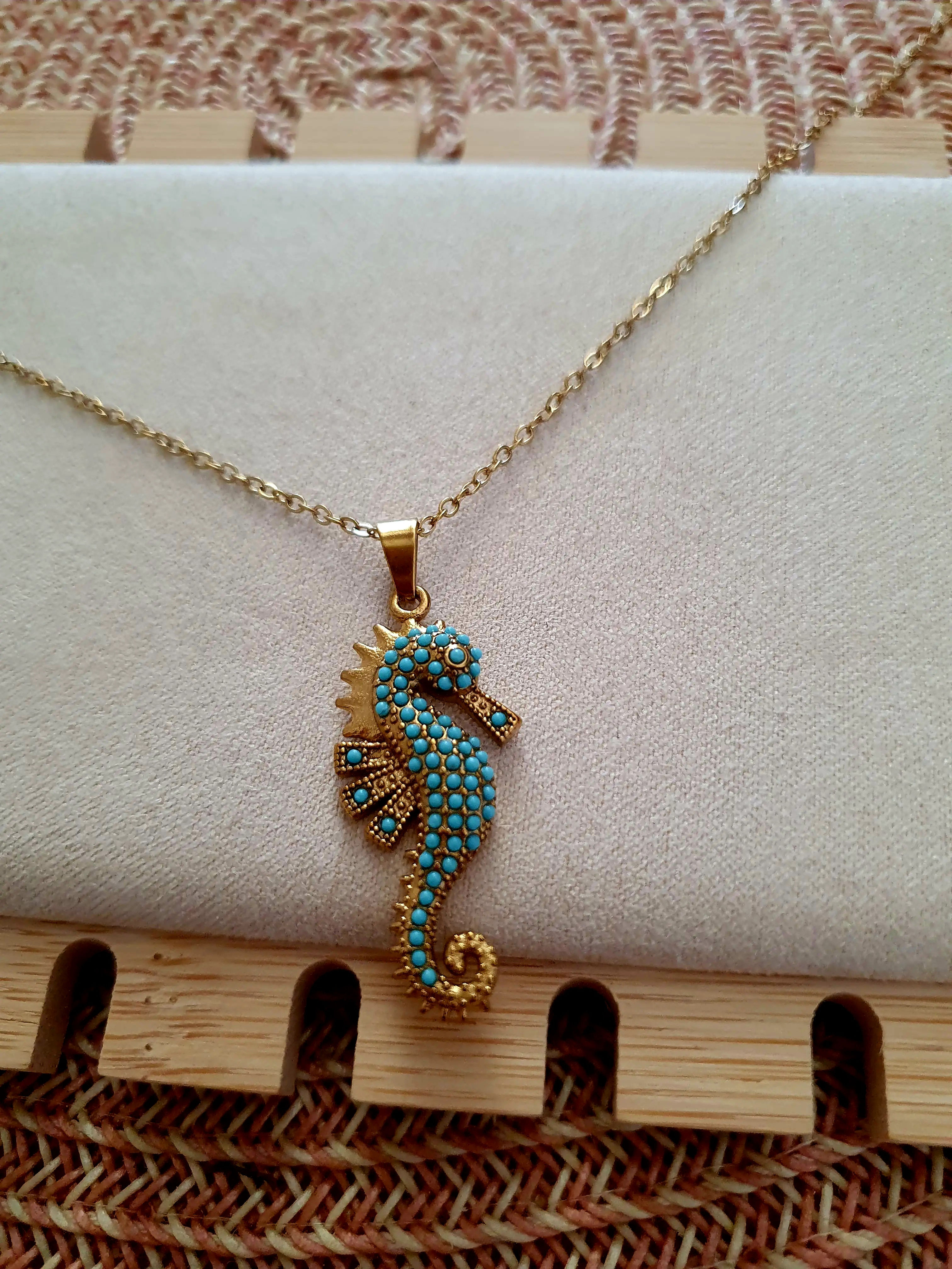 Collier Hippocampe bleu caraïbes