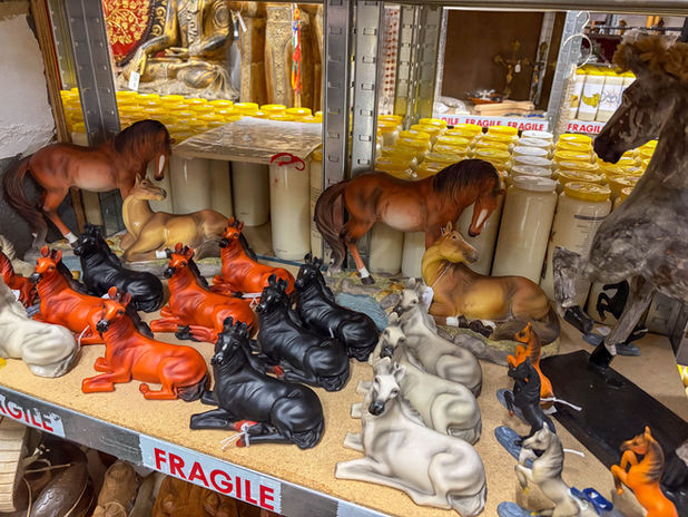 Chevaux et figurines animales décoratives chez Déco Antique