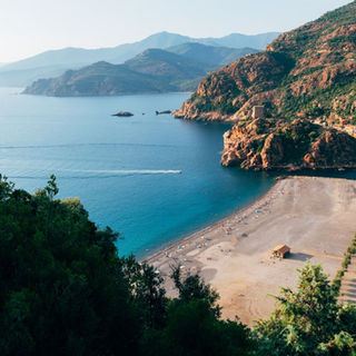 Plage de Porto Ota en Corse du Sud à proximité de l’Hôtel Le Bon Accueil, golfe de Porto et paysages classés UNESCO