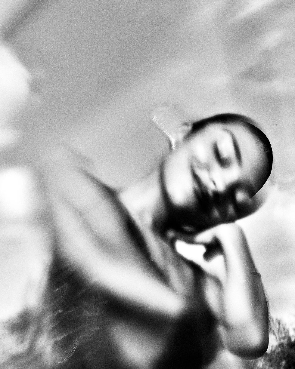 Olivia Dean comparte una carta abierta al amor en 'The Art Of Loving'