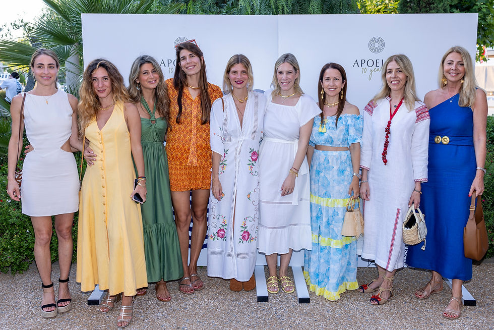 Oι σχεδιάστριες Stefania Frangista, Φοίβη Κυριάκη (AlaDastra), Αντωνία Καρρά, Rhea Calo, Celia Dragouni, Χριστίνα Πλακόπιτα (Ιδιοκτήτρια APOELLA), Marie Raxevsky, Στέλλα & Λαμπρινή Σταύρου (Ancient Kallos)