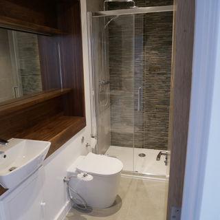 WOODLARK BUILD
Ground-floor shower room and toilet
