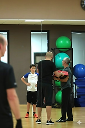 Eine Kampsportübung in der Gruppe
