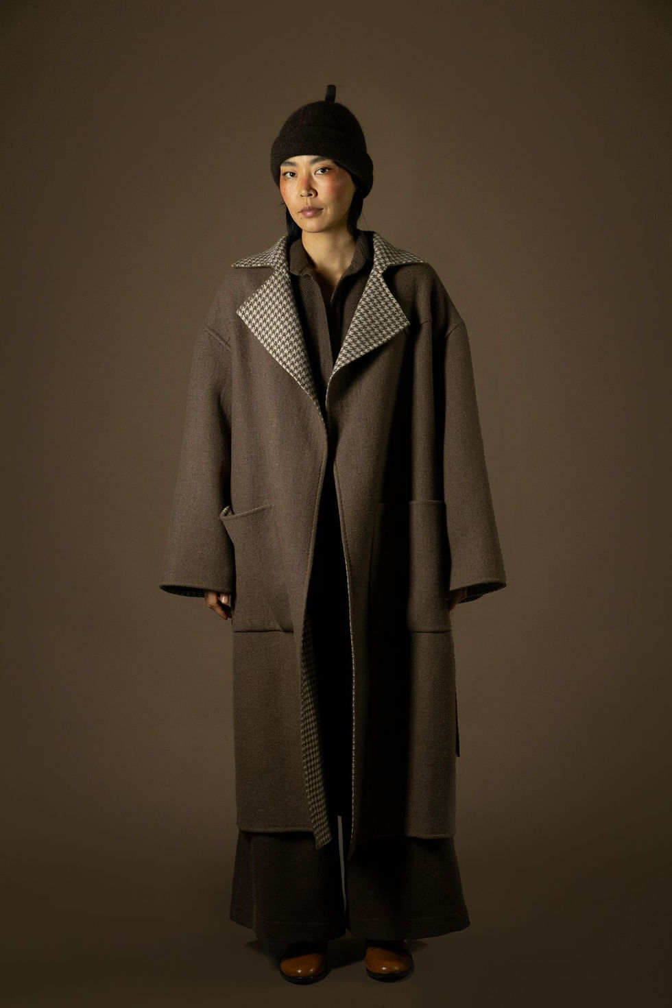 Thumbnail: REVERSIBLE "URAN" COAT, 100% KHUUVUR, YAK WOOL FROM MONGOLIA