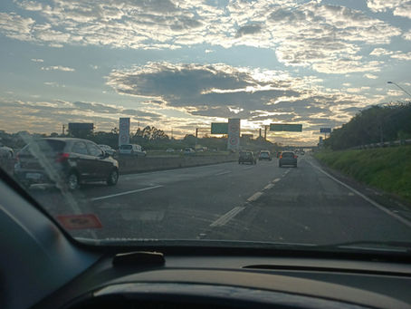 Pintura de nuvem, o sol da estrada