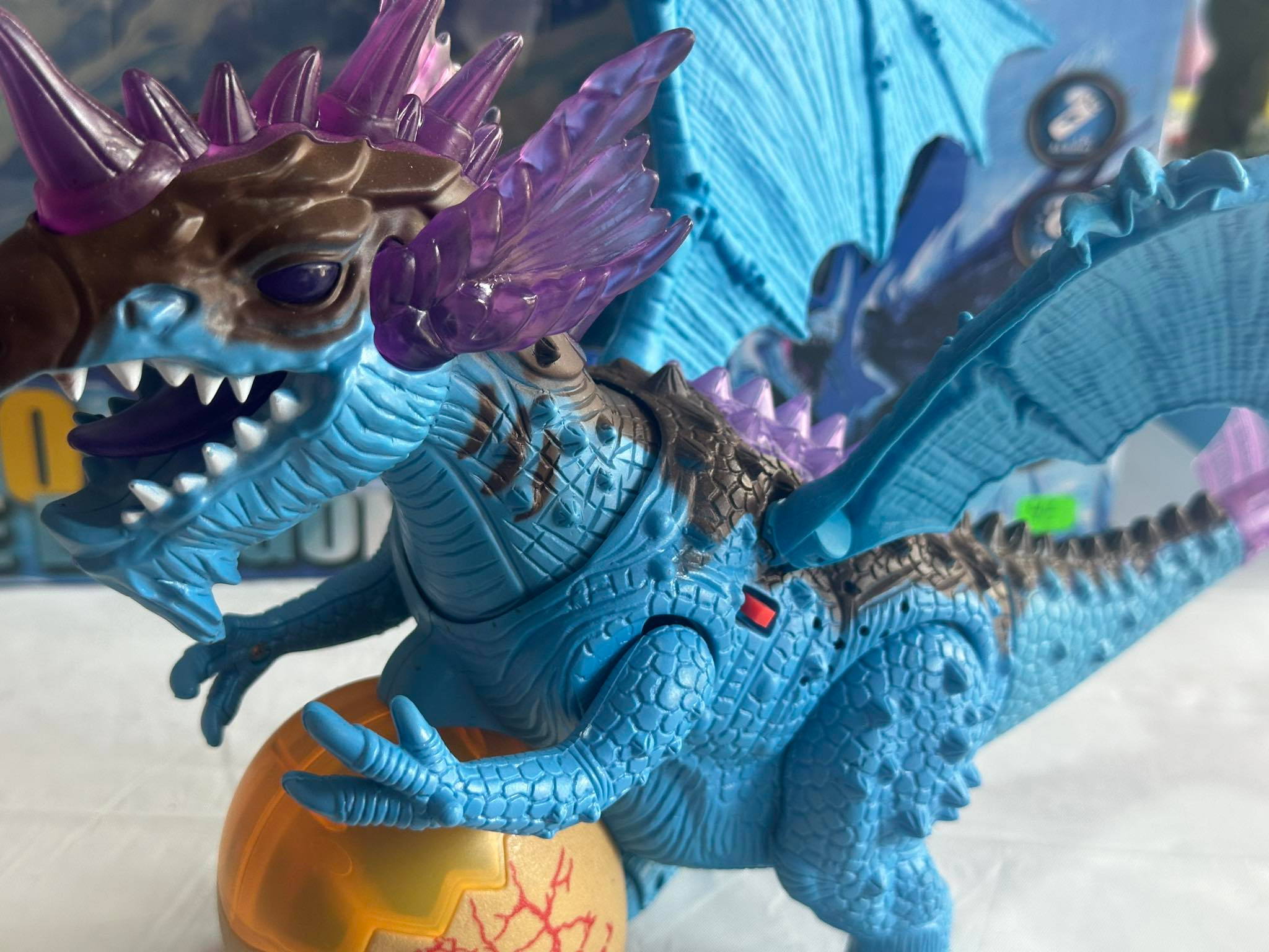 "ICE DRAGON: Aventura Brillante con Luces y Sonidos Afilados"