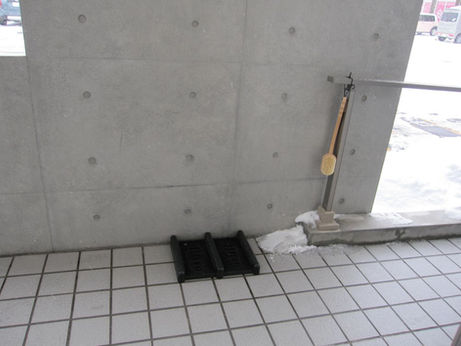 靴ふきとブラシ用意してみました