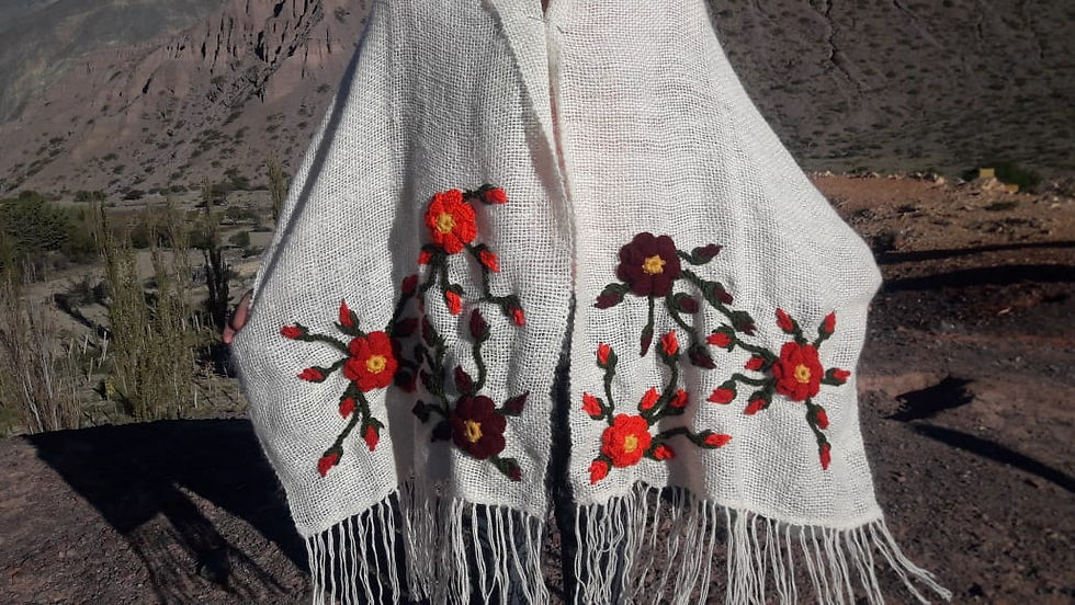 Miniatura: Chal bordado de lana de llama