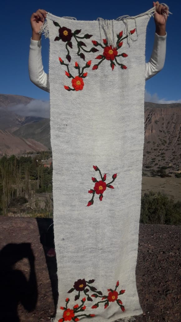 Miniatura: Chal bordado de lana de llama